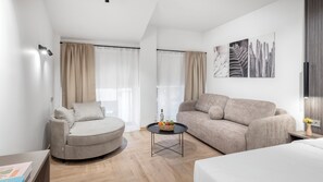 Junior Suite with semi city view