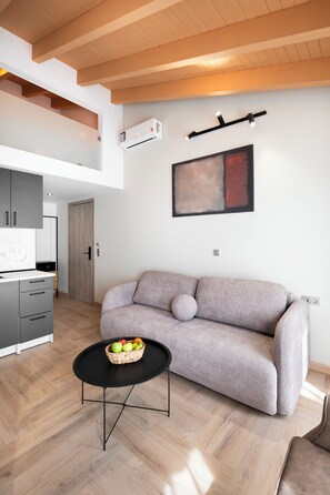 Acropolis View Loft Suite | リビング エリア