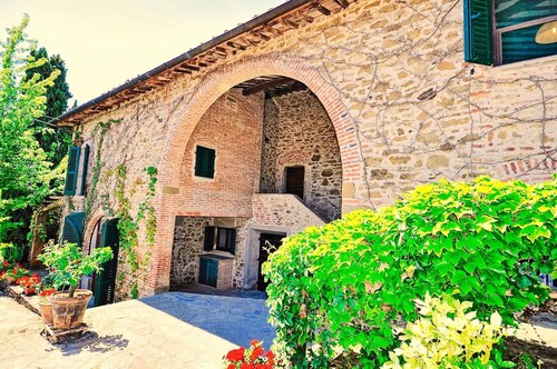 Beautiful private villa for 9 people with A/C, private pool, WIFI, TV, patio and panoramic view