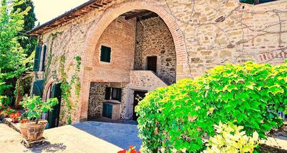 Beautiful private villa for 9 people with A/C, private pool, WIFI, TV, patio and panoramic view