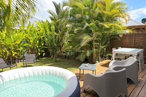 Terrace/patio - Fleurs & Zen bungalow at Sofaïa, in the hills above Sainte-Rose. (Sainte-Rose)