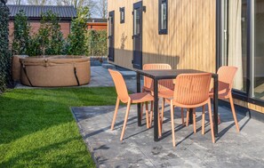 Outdoor dining - 2 bedroom lovely home in Hulshorst (Hulshorst)
