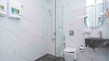 Deluxe Double Room | Bathroom