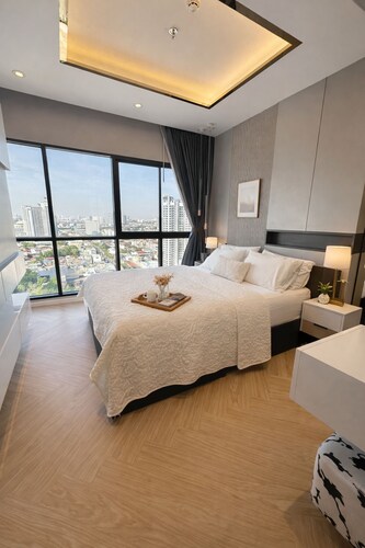 Luxury 2BR River View 360 Pool & Gym Access