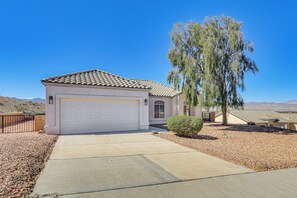 Interior - Desert Getaway w/ Serene Views in Bullhead City! (Bullhead City)
