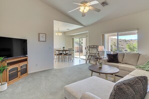 Interior - Desert Getaway w/ Serene Views in Bullhead City! (Bullhead City)