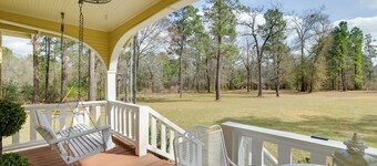 Walk to Fishing Pond! Wooded Montgomery Retreat