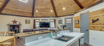 บ่อปลาในสถานที่! ที่พักสำหรับคู่รัก 7 ไมล์ถึงทะเลสาบ ฮิวาสซี