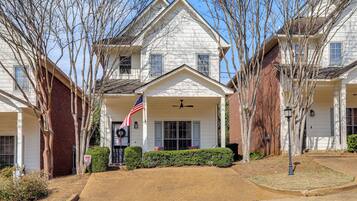 House (2 Bedrooms) | Depan hartanah