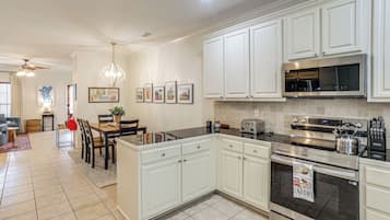 House (2 Bedrooms) | Interior