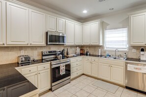 House (2 Bedrooms) | Interior - Walk to Ole Miss! Hilltop Oxford Home w/ Patio (Oxford)