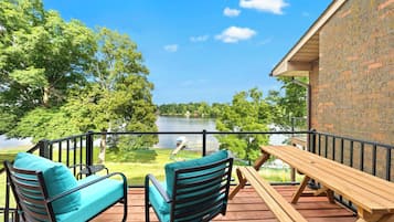 Apartment (3 Bedrooms) | Front of property