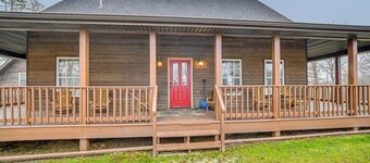 Private Hot Tub & Games Galore! Hamden Family Home