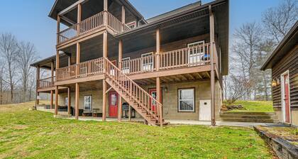 Private Hot Tub & Games Galore! Hamden Family Home