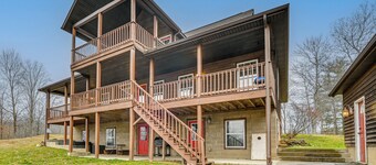 Private Hot Tub & Games Galore! Hamden Family Home