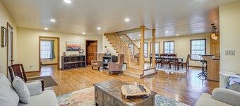 Private Hot Tub & Games Galore! Hamden Family Home