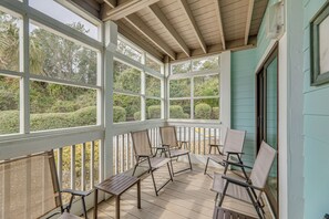 Apartment (3 Bedrooms) | Interior - Steps to Beach! Emerald Isle Condo w/ Ocean View (Emerald Isle)