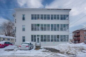 Interior - 9 Mi to Wachusett Mtn! Family Base w/ Porch (Fitchburg)