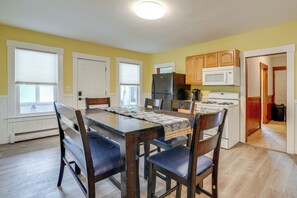 Interior - 9 Mi to Wachusett Mtn! Family Base w/ Porch (Fitchburg)