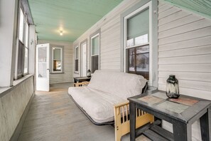 Interior - 9 Mi to Wachusett Mtn! Family Base w/ Porch (Fitchburg)