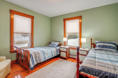 9 Mi to Wachusett Mtn! Family Base w/ Porch