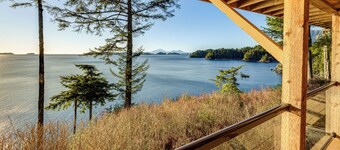 Hot Tub & Whale Watching! Scenic Sitka Escape
