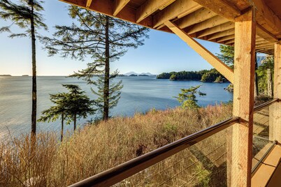 Hot Tub & Whale Watching! Scenic Sitka Escape