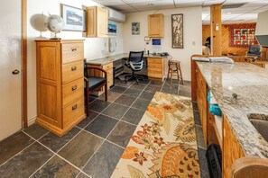 Interior - Hot Tub & Whale Watching! Scenic Sitka Escape (Sitka)