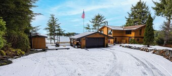 Hot Tub & Whale Watching! Scenic Sitka Escape