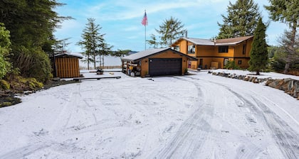 Hot Tub & Whale Watching! Scenic Sitka Escape