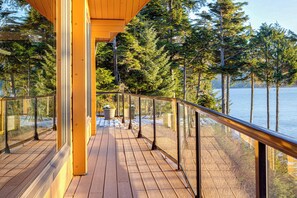 Interior - Hot Tub & Whale Watching! Scenic Sitka Escape (Sitka)