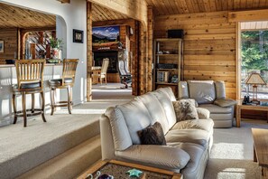 Interior - Hot Tub & Whale Watching! Scenic Sitka Escape (Sitka)