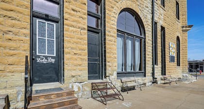 Historic Apartment in Chapman! Walkable Getaway