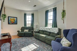 Apartment (2 Bedrooms) | Interior - Historic Apartment in Chapman! Walkable Getaway (Chapman)