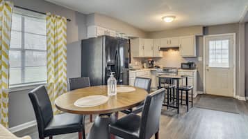 House (3 Bedrooms) | Interior