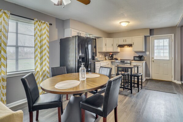 House (3 Bedrooms) | Interior - 7 Mi to Somerville Square! Countryside Retreat (Somerville)