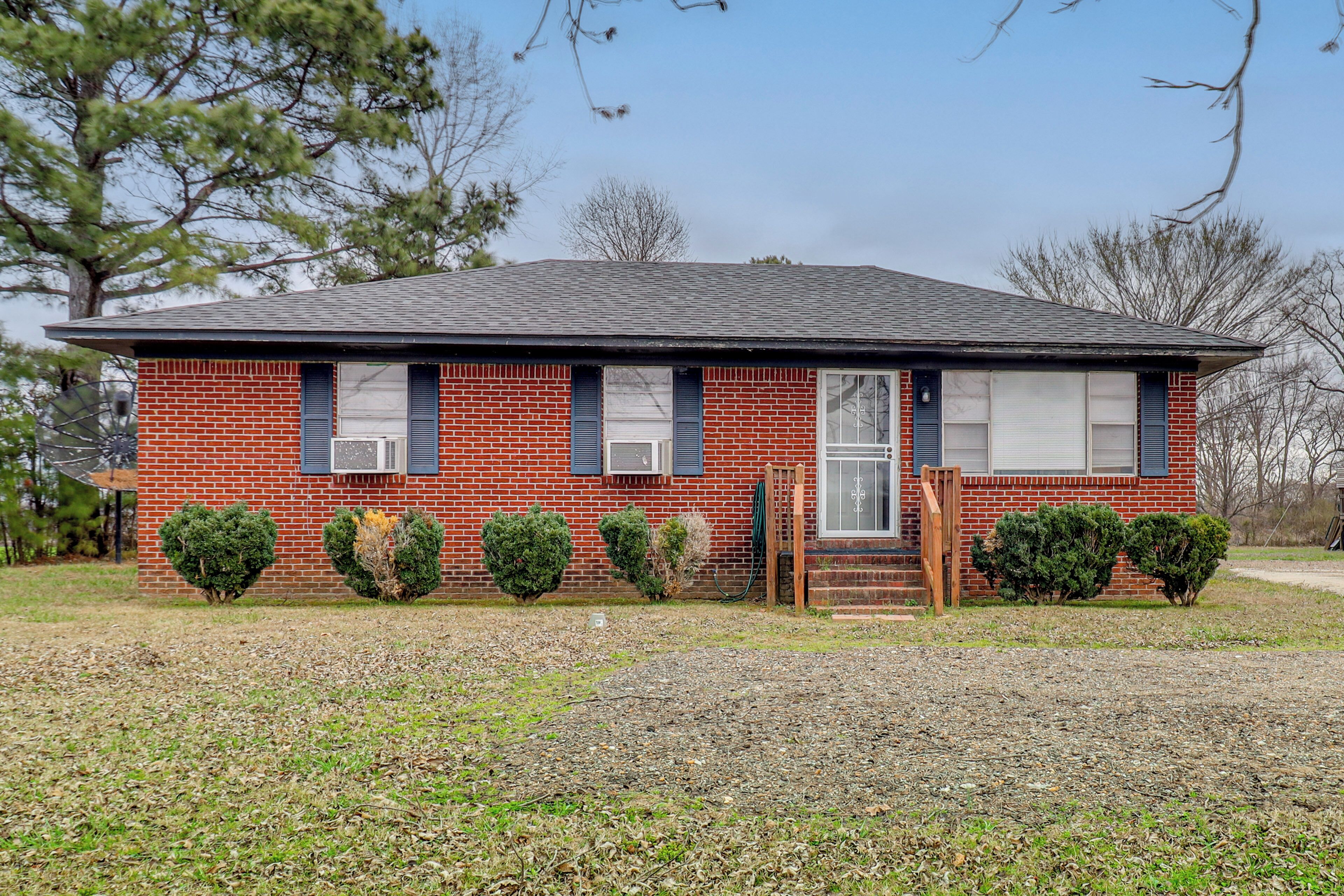 House (3 Bedrooms) | Front of property