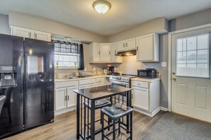 House (3 Bedrooms) | Interior - 7 Mi to Somerville Square! Countryside Retreat (Somerville)