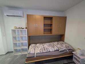 1 bedroom, free WiFi, bed sheets - 1 room apartment kitchen bathroom at the North Sea (Meldorf)