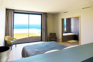 5 bedrooms, iron/ironing board, WiFi, bed sheets - Dream villa overlooking turquoise waters and sunsets (ILE ROUSSE)