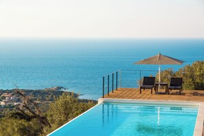 Pool - Dream villa overlooking turquoise waters and sunsets (ILE ROUSSE)