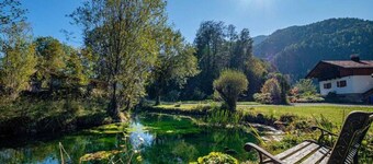 Cozy vacation home with pond near Wendelstein and Schliersee