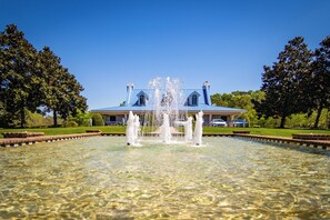 A fountain in a clear pool with a house in the background. - TB 6E Palmetto Paradise TB 6E 2Br/2BA condo located in Pawleys Island (Pawleys Island)