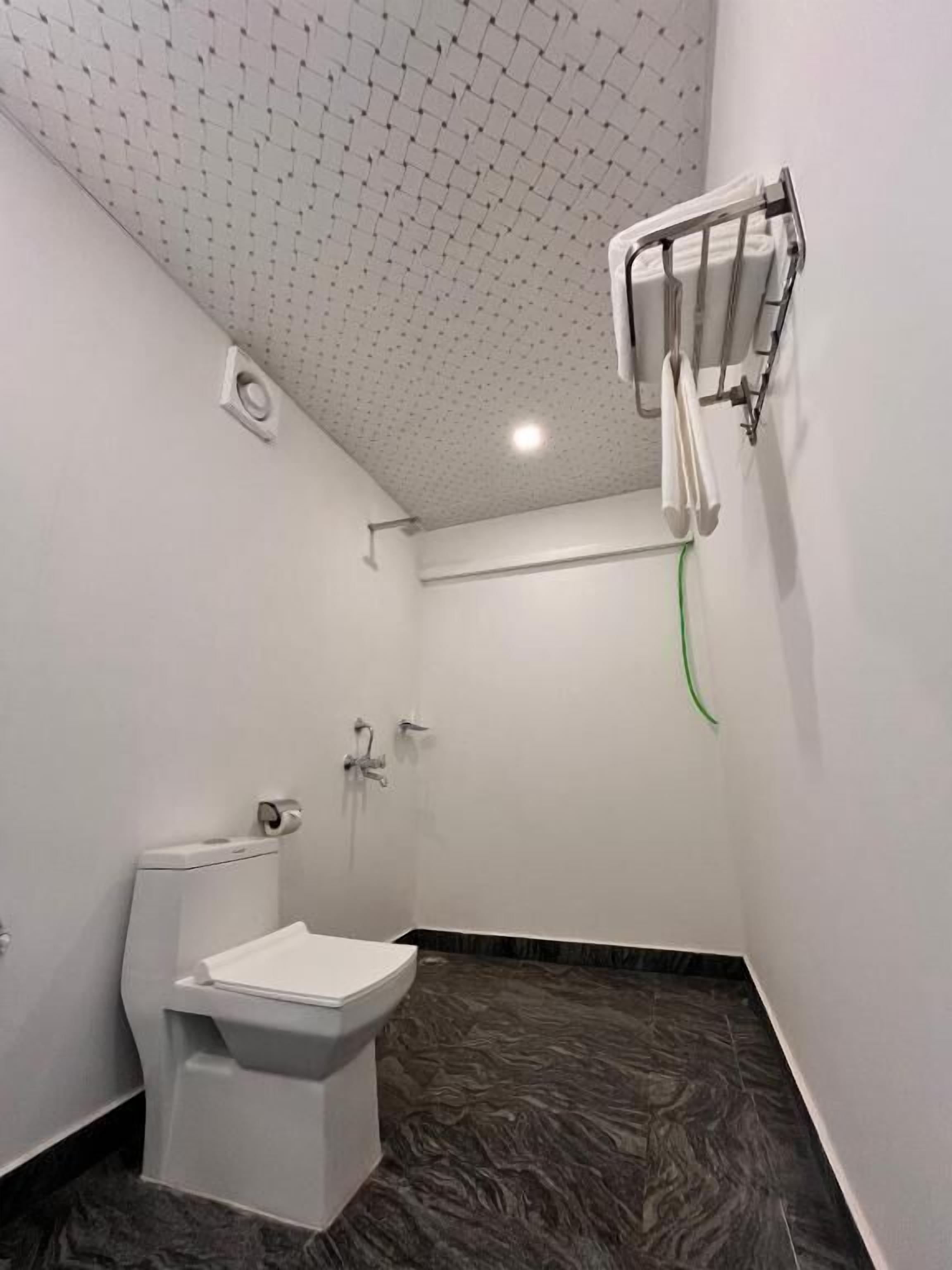 Deluxe Double With Balcony Room (Upper Sea View Room) | Bathroom