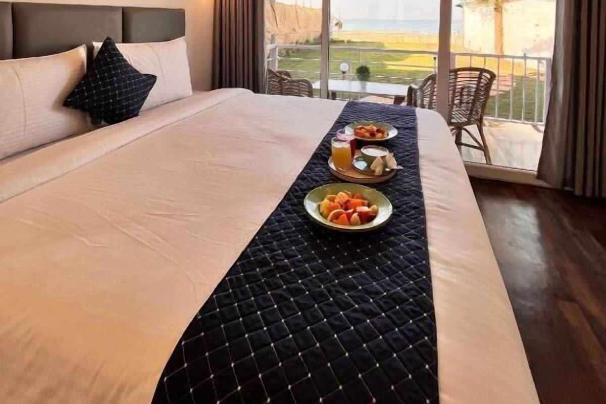 Double With Balcony Room ( Lower Sea View Room) | In-room safe, iron/ironing board (on request), WiFi (free)