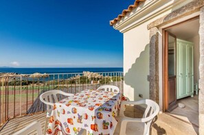 Apartment | Balcony - Apartment With sea View and Great Roof Terrace (Santa Teresa di Gallura)