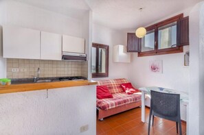 Apartment | Private kitchen - Apartment With sea View and Great Roof Terrace (Santa Teresa di Gallura)