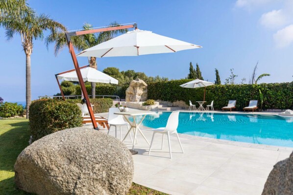 Apartment | Pool | Outdoor pool - Studio for Couples in Capo Vaticano With Pool (Ricadi)