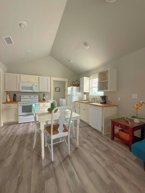 Private kitchen - Salt & Sand Retreat with community pool access (Rockport)