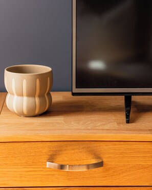 Television - Spacious design apartment near the Estrel Hotel (Berlin)